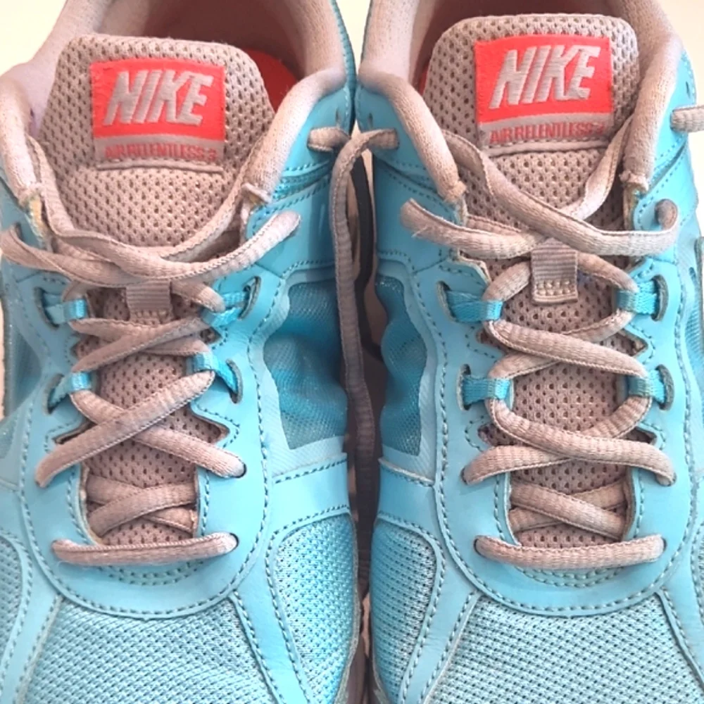 Nike Air Relentless Sneaker Breathable Mesh Swoosh Lace Up Low /Mid Top Walking